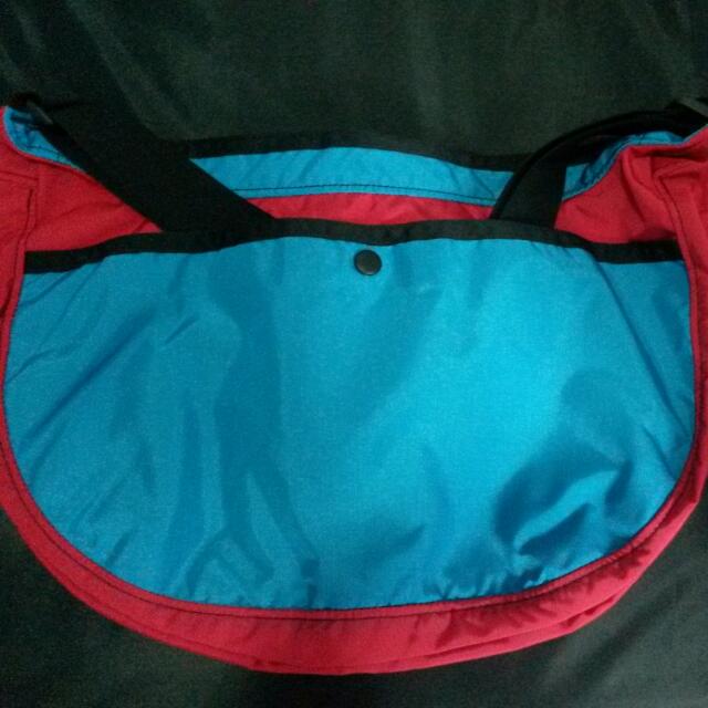 Gregory (Category: Everything Else) located in Singapore. Submitted by _mh86_ (Listing ID 9649019, Image 2). Description: Gregory Satchel Sky Blue / Red Medium Brand New *Kindly PM to deal. Thank you..