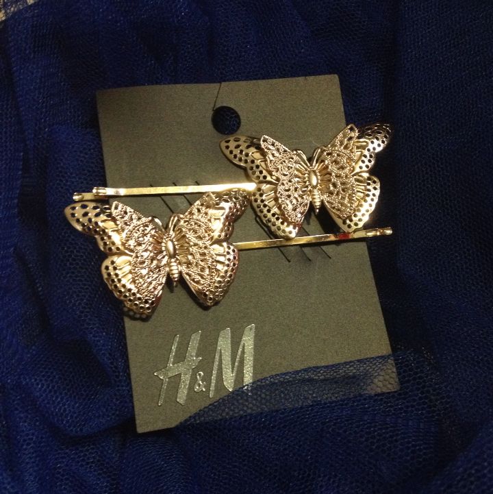 H&M Gold Butterfly Hair Pin, Women's Fashion, Watches & Accessories