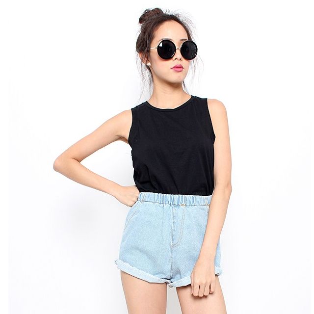 Black Basic Crop Tank (Category: Sleeveless) located in Singapore. Submitted by littlemonkeyyy (Listing ID 9713610, Image 2). Description: .