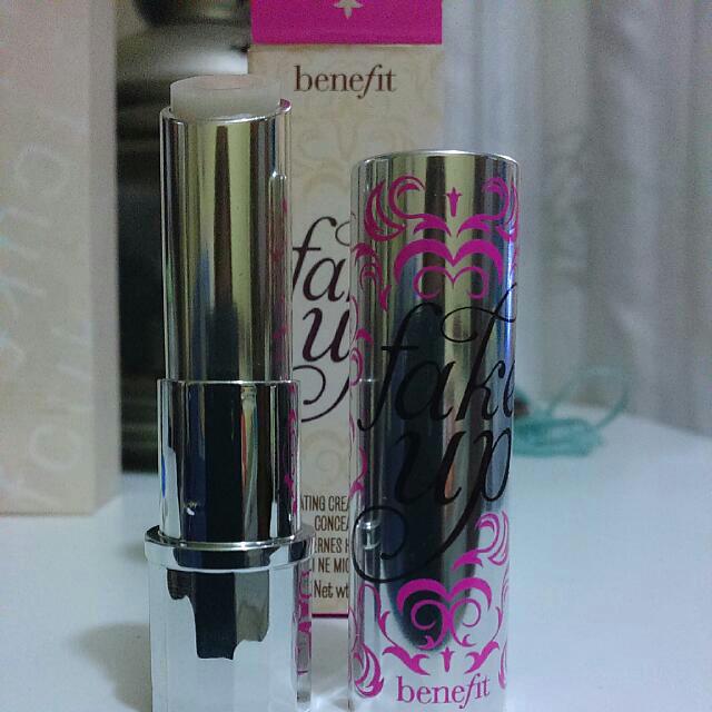 benefit fake up concealer