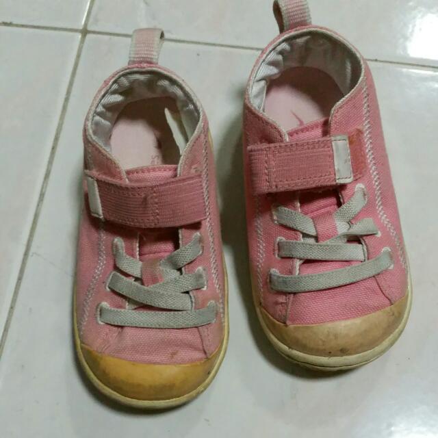 baby nike velcro shoes