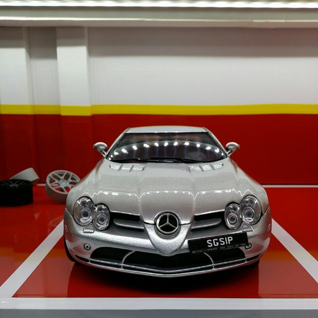 CMC Models 1:18 Mercedes-benz SLR McLaren (Laurit Silver) Dealer 