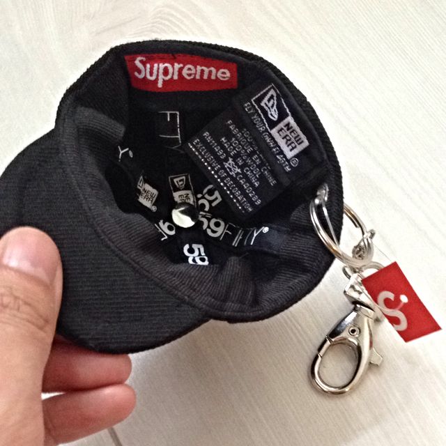 Supreme new clearance era keychain