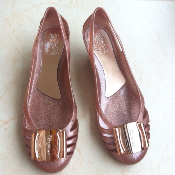 salvatore ferragamo bermuda flats