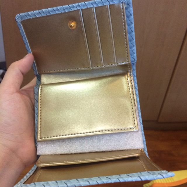 Wallet (Category: Wallets & Card Holders) located in Singapore. Submitted by authenticdeals0509 (Listing ID 10156409, Image 2). Description: .