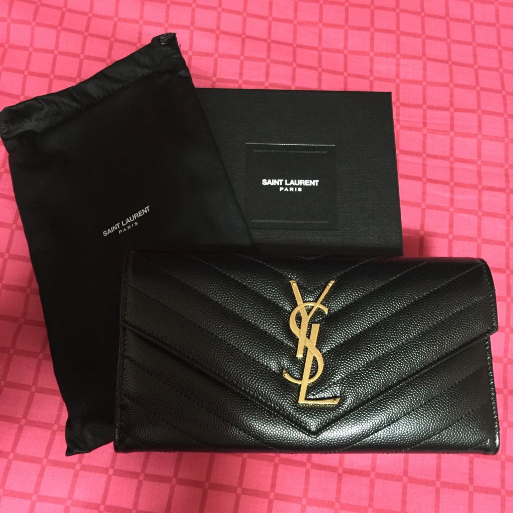 Monogram saint laurent chain wallet in black grain de poudre textured matelassé leather top