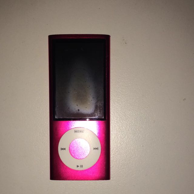 iPod (Category: Cables & Adaptors) located in Singapore. Submitted by onlysellgoodthings (Listing ID 10313263, Image 1). Description: .