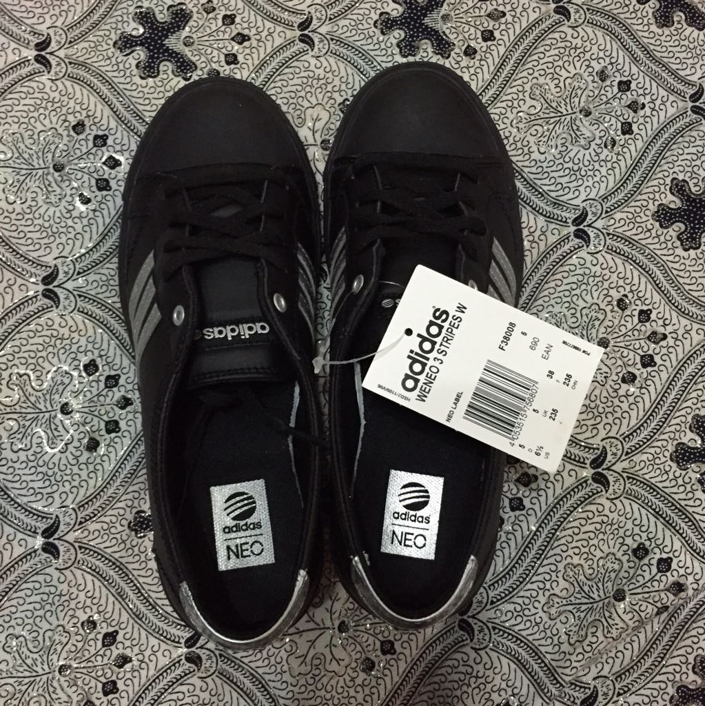 Adidas scarpe weneo 2025