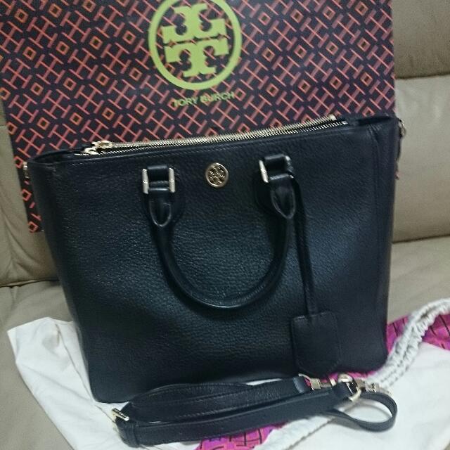 Tory Burch Robinson Pebbled Square Tote, Women's Fashion, Bags & Wallets, Tote  Bags on Carousell