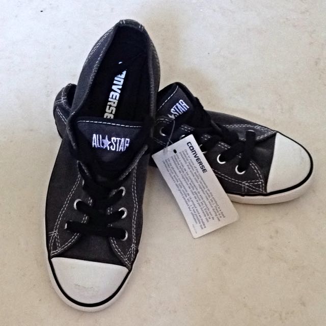 Grey converse black laces store
