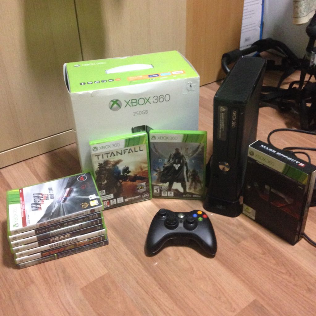 Microsoft Xbox 360 S Black 250 GB Console