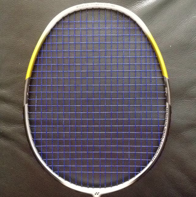 極美品 ヨネックス Ti10 2U-G4 YONEX ちか チタン10 中古品