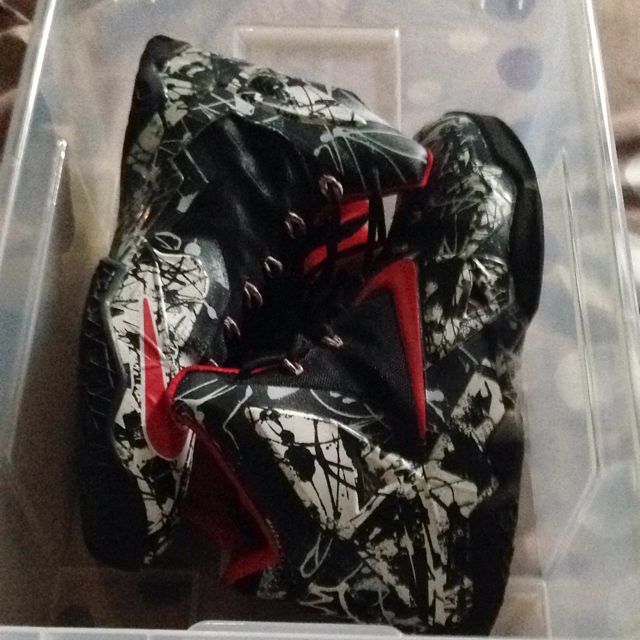nike lebron xi graffiti