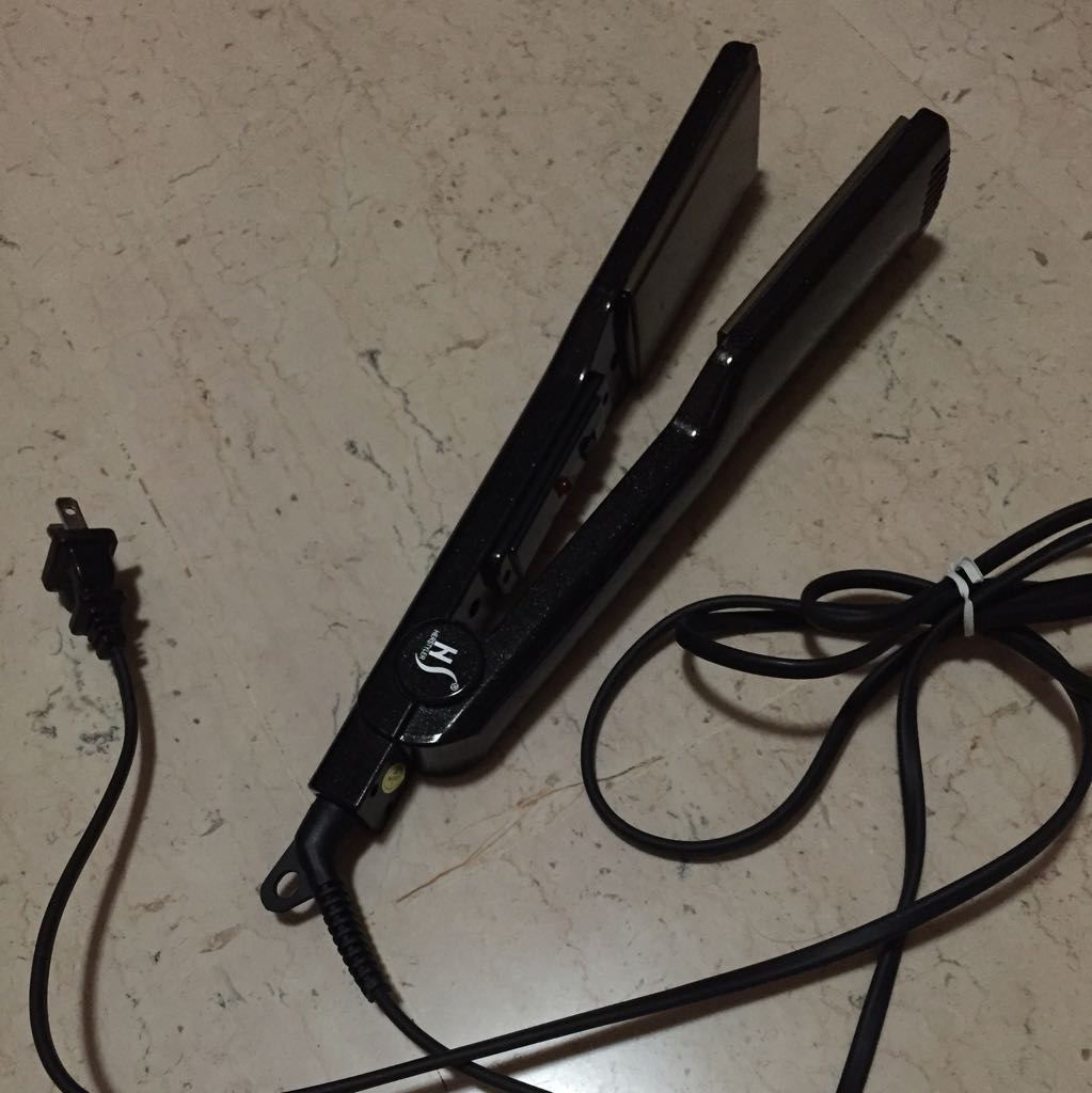Herstyler Hair Straightener Women S Fashion On Carou Herstyler Hair Straightener Women S