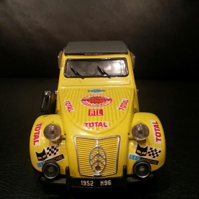 Vintage Die-Cast Scale 1:18 CITROËN 2CV (1952) Dream
