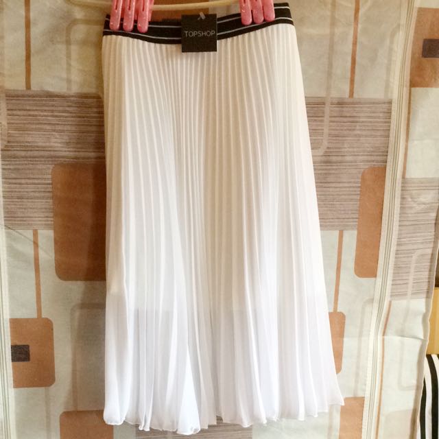 Brand New TOPSHOP White Chiffon Pleated 