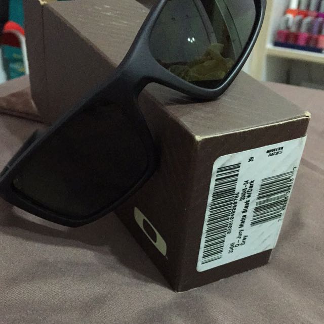 Authentic OAKLEY High Definition Optics, Luxury, Sneakers & Footwear on Carousell
