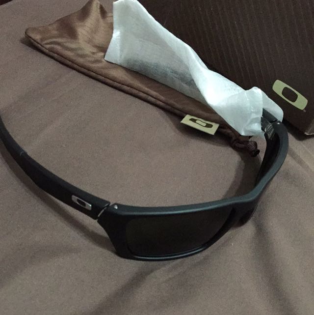 Authentic OAKLEY High Definition Optics, Luxury, Sneakers & Footwear on