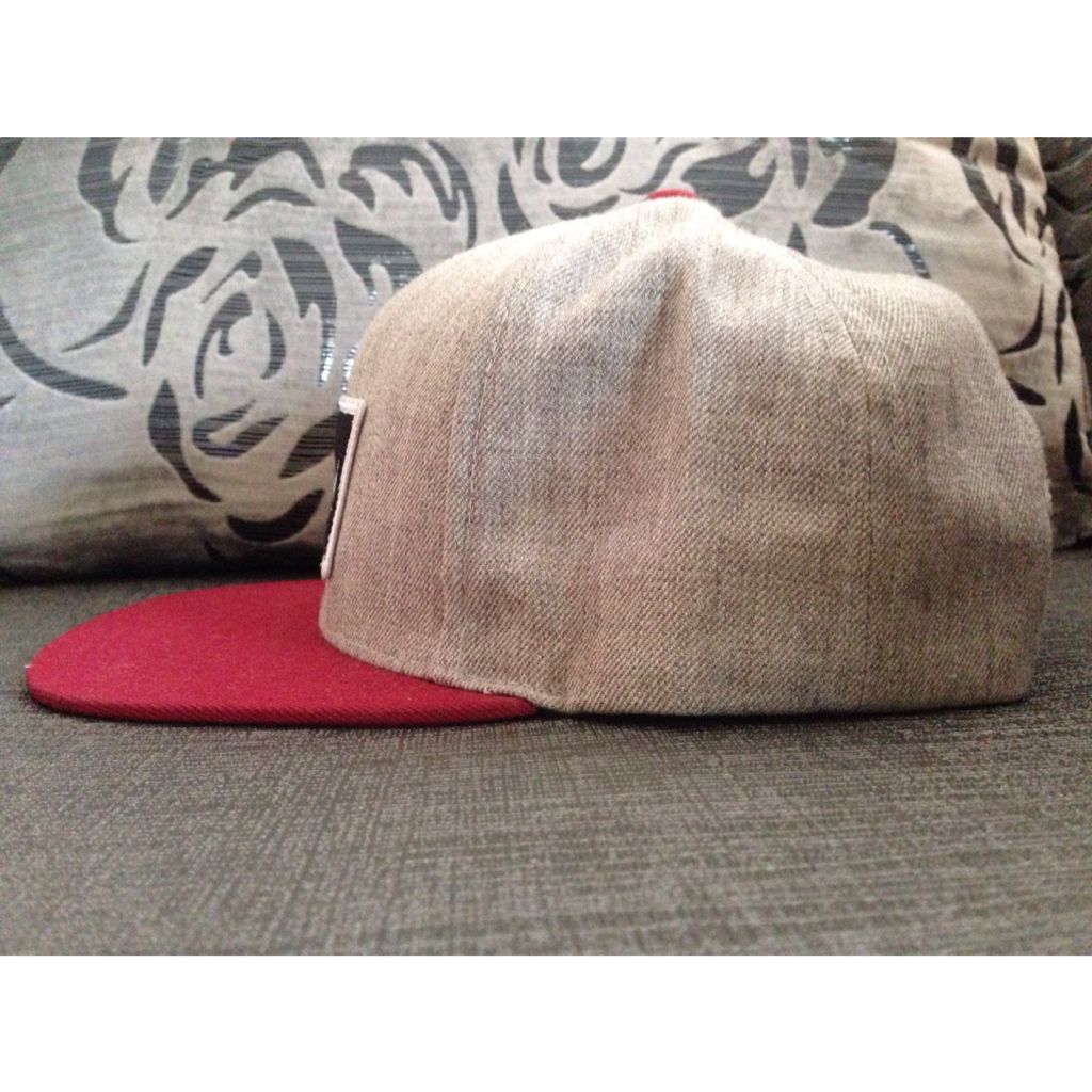 Brixton Cap (Category: Caps & Hats) located in Singapore. Submitted by kanghengxd (Listing ID 11040821, Image 2). Description: .