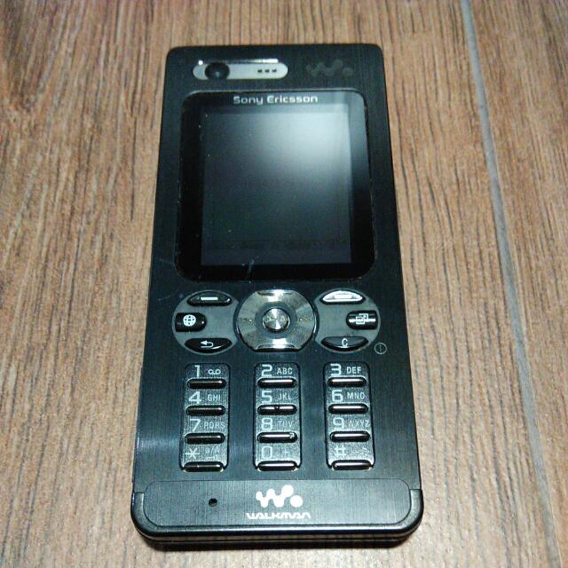 Free Sony Ericsson W880i Black Phone and Nintendo Wii