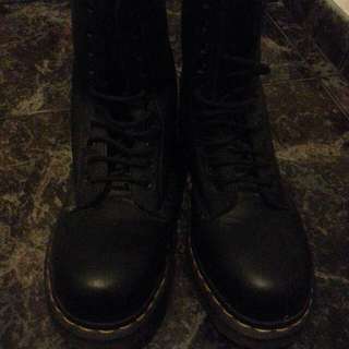 Dr Marten Steel Toe 10 Eyelets Boots