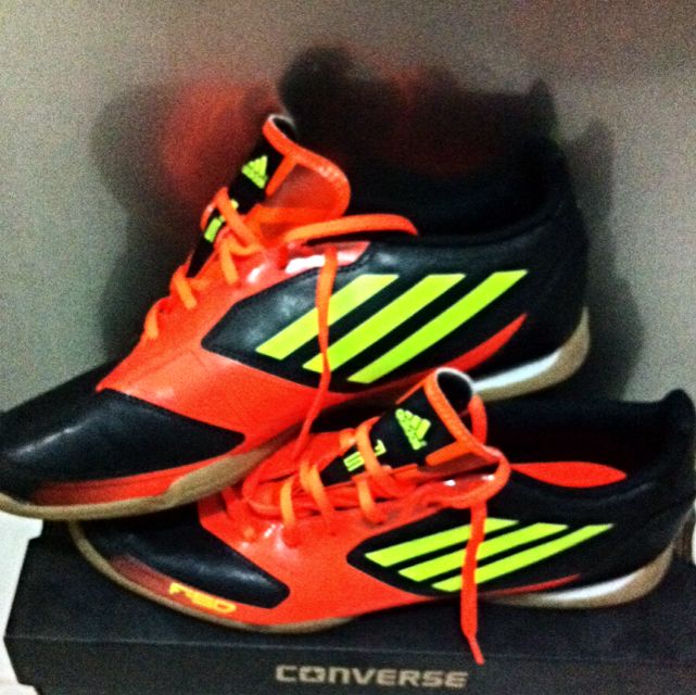 f50 indoor soccer shoes