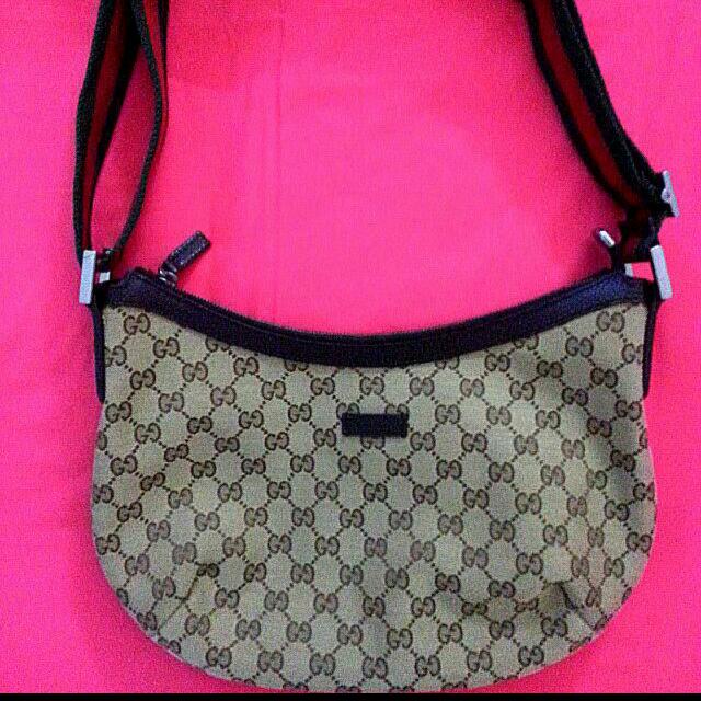 Gucci half moon sling bag hot sale