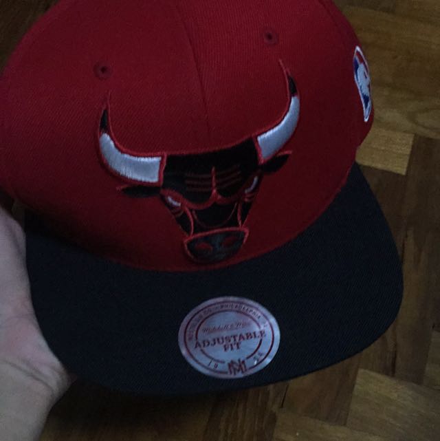 LEGIT Mitchell & Ness Chicago Bulls Snapback Cap, Men's Fashion, Watches &  Accessories, Caps & Hats on Carousell