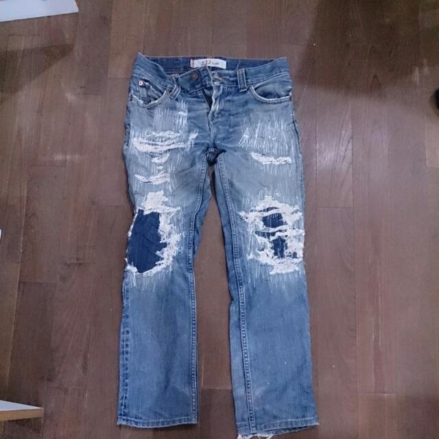 levi's torn jeans