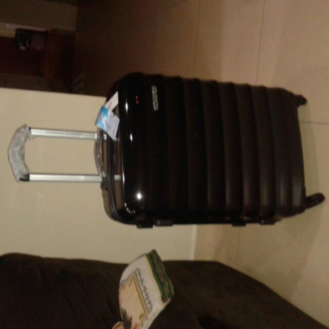 american tourister paralite spinner