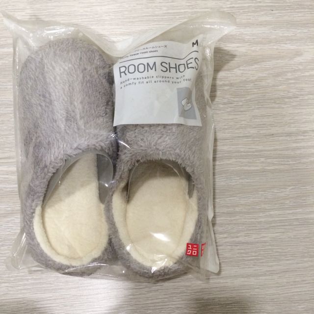 uniqlo bedroom slippers, furniture on carousell