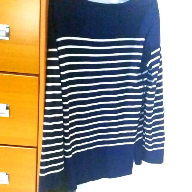 Pullover (Category: Hoodies) located in Singapore. Submitted by supply_demand (Listing ID 11566044, Image 2). Description: .
