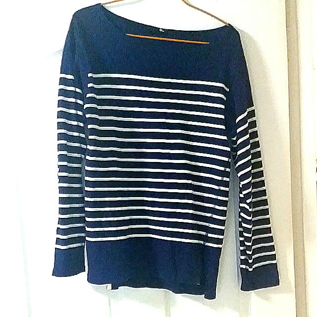 Pullover (Category: Coats, Jackets and Outerwear) located in Singapore. Submitted by supply_demand (Listing ID 8969623, Image 3). Description: .