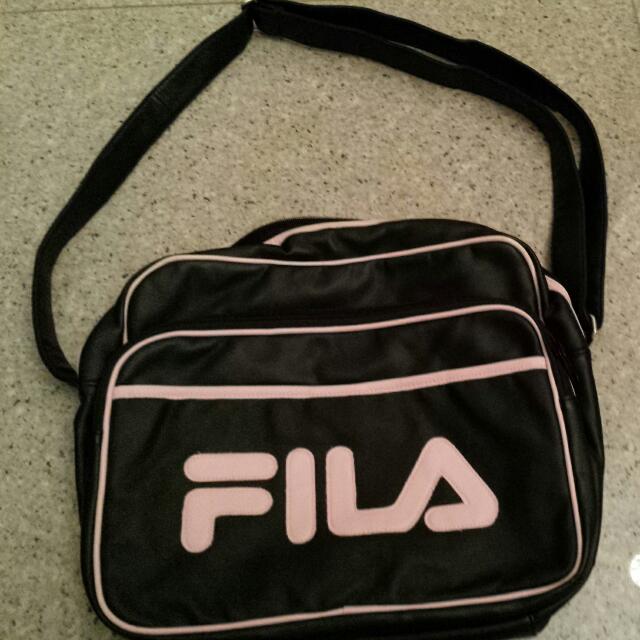 Fila aubree store messenger bag