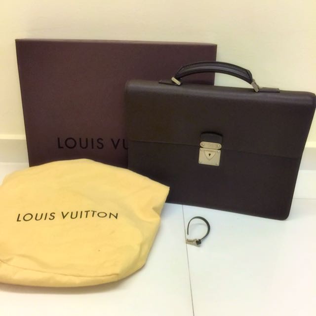 Louis Vuitton Grizzli Taiga Leather Robusto 1 Compartment Briefcase Louis  Vuitton