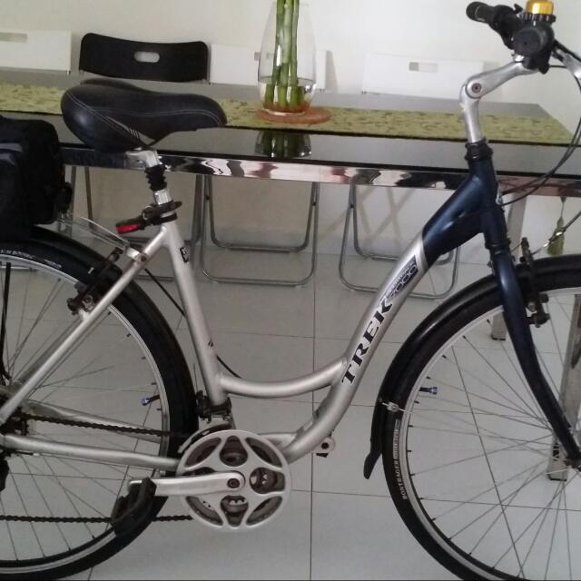 TREK Navigator Bike Multitrack 7000 Sports Equipment Bicycles