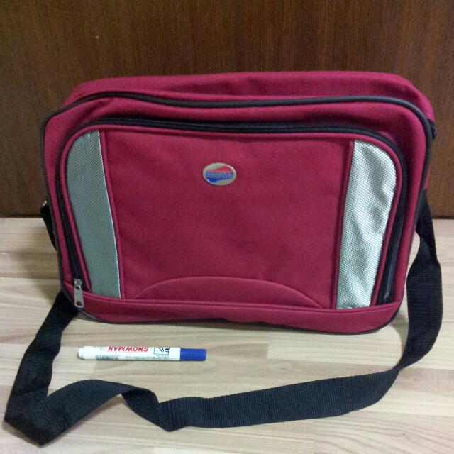 american tourister shoulder bag