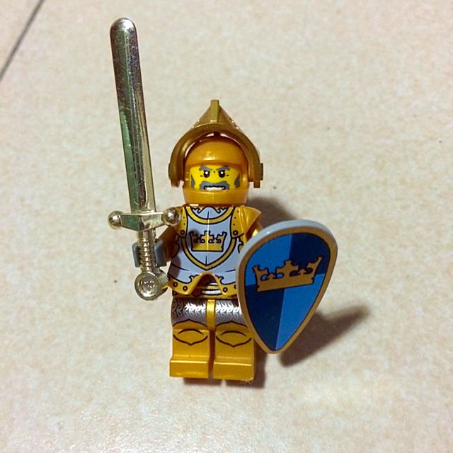 5 LEGO GOLD CHROME SWORDS FOR MINIFIGURES CASTLE KNIGHTS RARE 