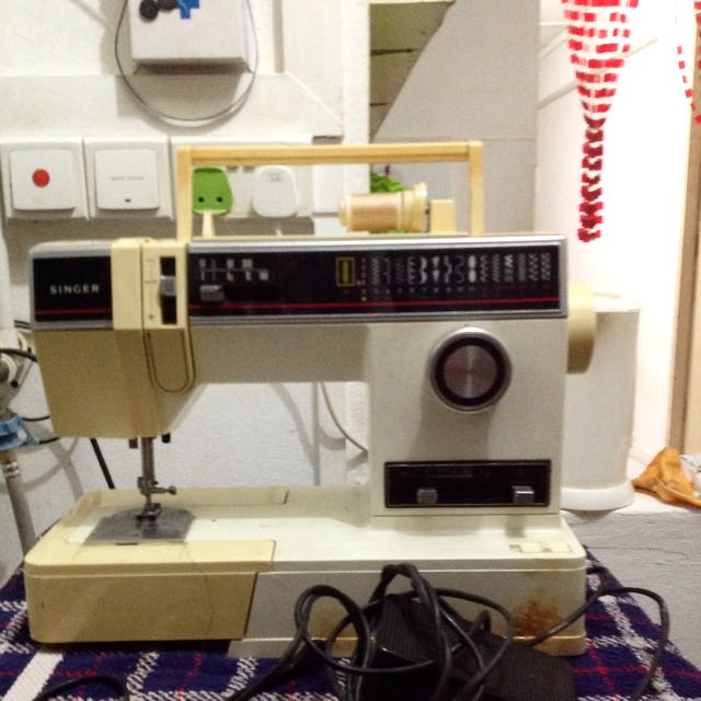 SINGER sewing machine 6235, Women's Fashion, Muslimah Fashion