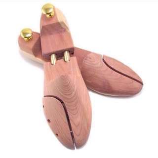 Bananas- Men's Cedar Wood Twin Tube Shoe Tree