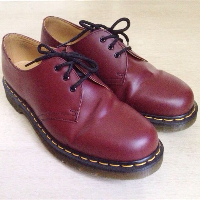 dr martens red cherry low cut
