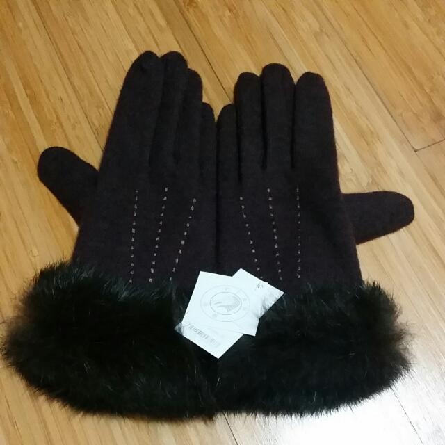brown furry gloves