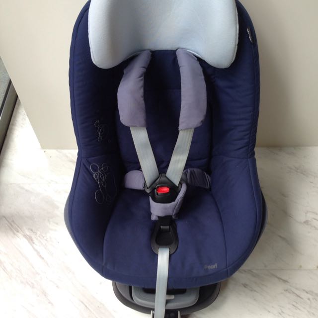 Maxi Cosi Pearl Car Seat with Family Fix Base, Babies & Kids, Going Out