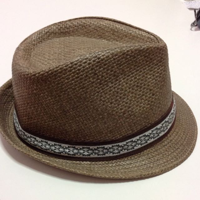 Straw Hat (Category: Caps & Hats) located in Singapore. Submitted by mongzter (Listing ID 11878950, Image 2). Description: .