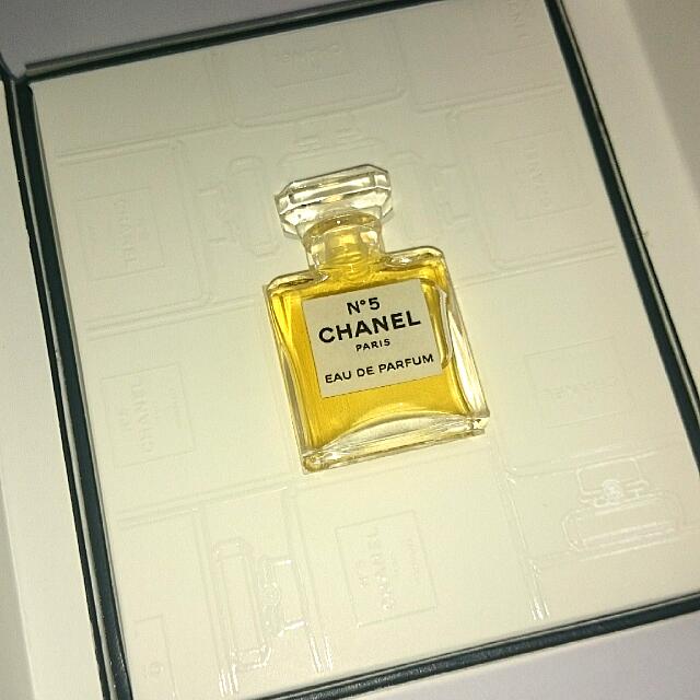 A purse-sized Chanel N°5 