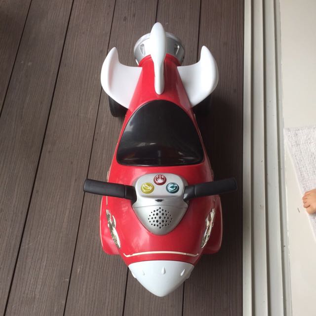 radio flyer retro rocket ride on