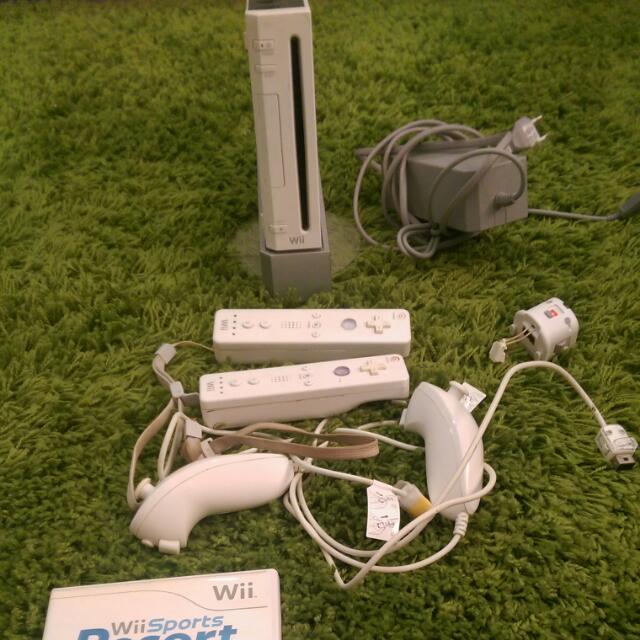 Nintendo WII (Cheap And GOOD!!!) , Hobbies & Toys, Toys & Games on