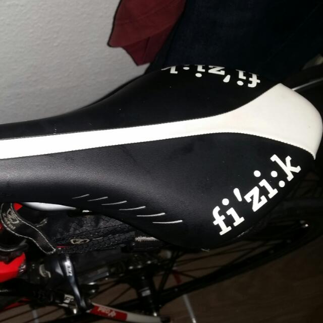 fizik arione wing flex saddle