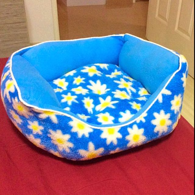 Fluffy Bed (New), Pet Supplies, Homes & Other Pet Accessories on Carousell