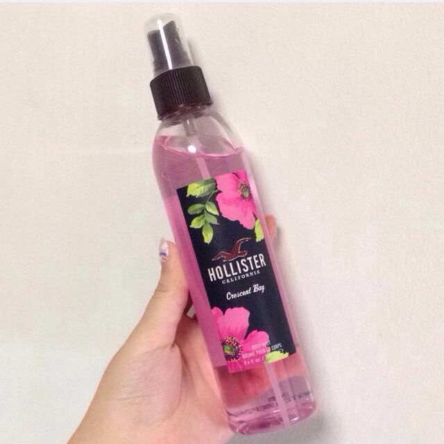 PRICE REDUCED Hollister Crescent Bay Body Mist Women s Fashion Tops Other Tops on Carousell